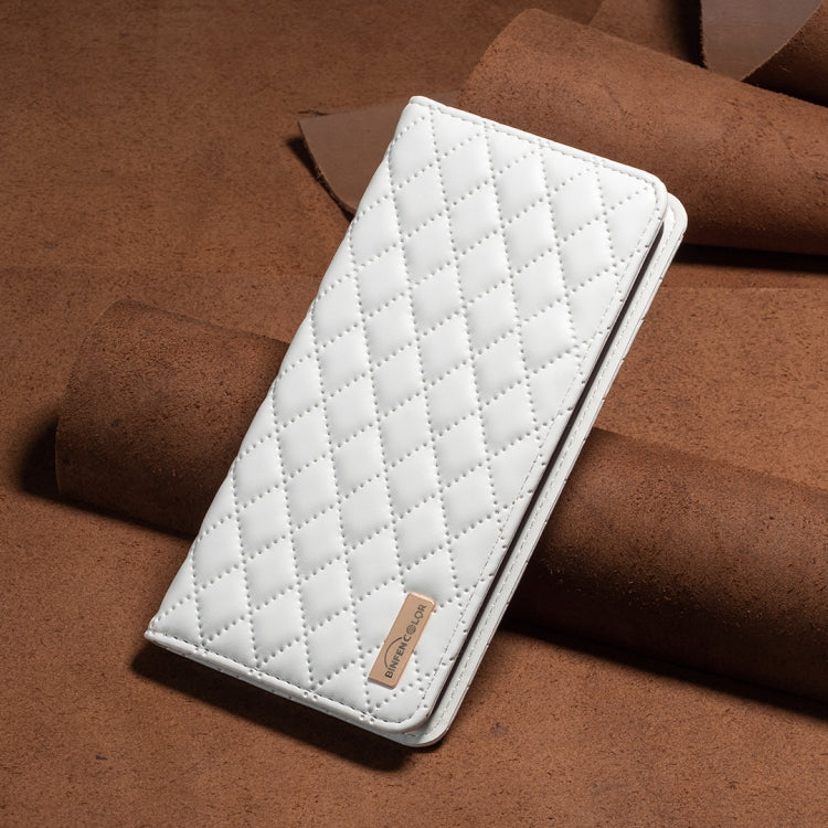 For Samsung Galaxy S25 5G Diamond Lattice Magnetic Leather Flip Phone Case(White) - Galaxy S25 5G Cases by PMC Jewellery | Online Shopping South Africa | PMC Jewellery | Buy Now Pay Later Mobicred