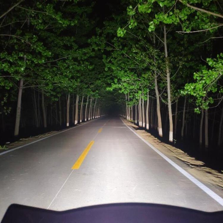 40W White Light Motorcycle LED Spotlight Headlight Car Front Bumper Light Off-Road Vehicle Modified Roof Light - Headlights by PMC TechLife | Online Shopping South Africa | PMC TechLife | Buy Now Pay Later Mobicred