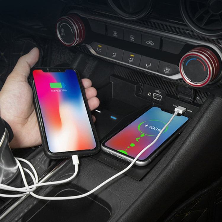 HFC-1042 Car Qi Standard Wireless Charger 10W Quick Charging for Nissan Sylphy 2020-2022, Left Driving - Wireless Charging Pads by PMC TechLife | Online Shopping South Africa | PMC TechLife